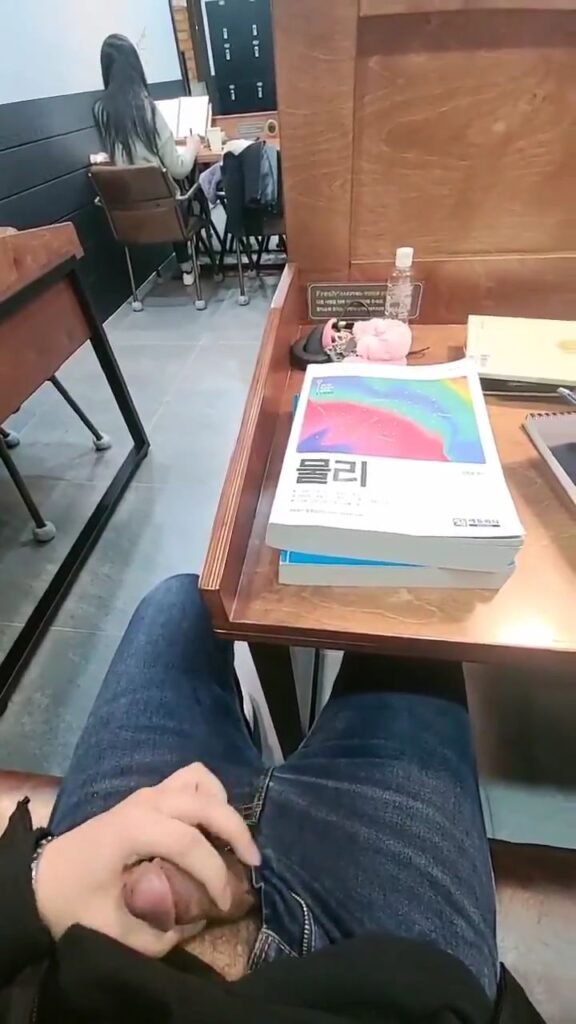 독서실에서 콘돔끼고 딸치는놈 [독서실.학원.버스] 혐